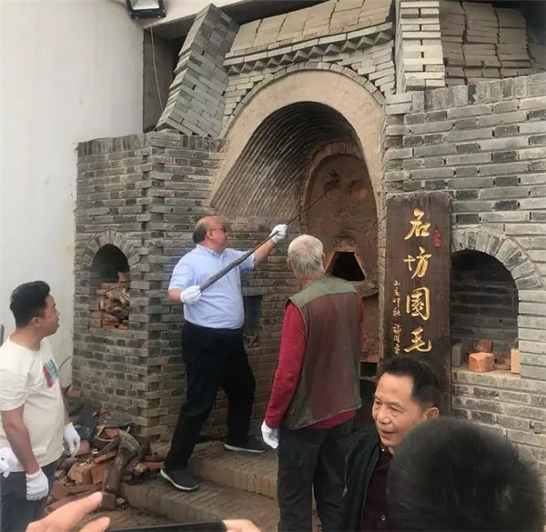 香港知識(shí)產(chǎn)權(quán)交易所將為景德鎮(zhèn)地區(qū)的藝術(shù)瓷和生活用瓷帶來數(shù)十億的產(chǎn)值！